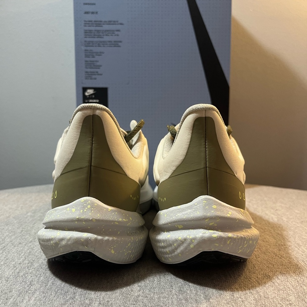 Nike Air Winflo Shield Volt Storm-Tread Running Women's Shoe Size 9 DM1104-100 - Picture 5 of 11